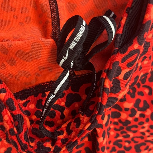 Nike women cropped  running leggings animal print Sz small - Picture 4 of 9